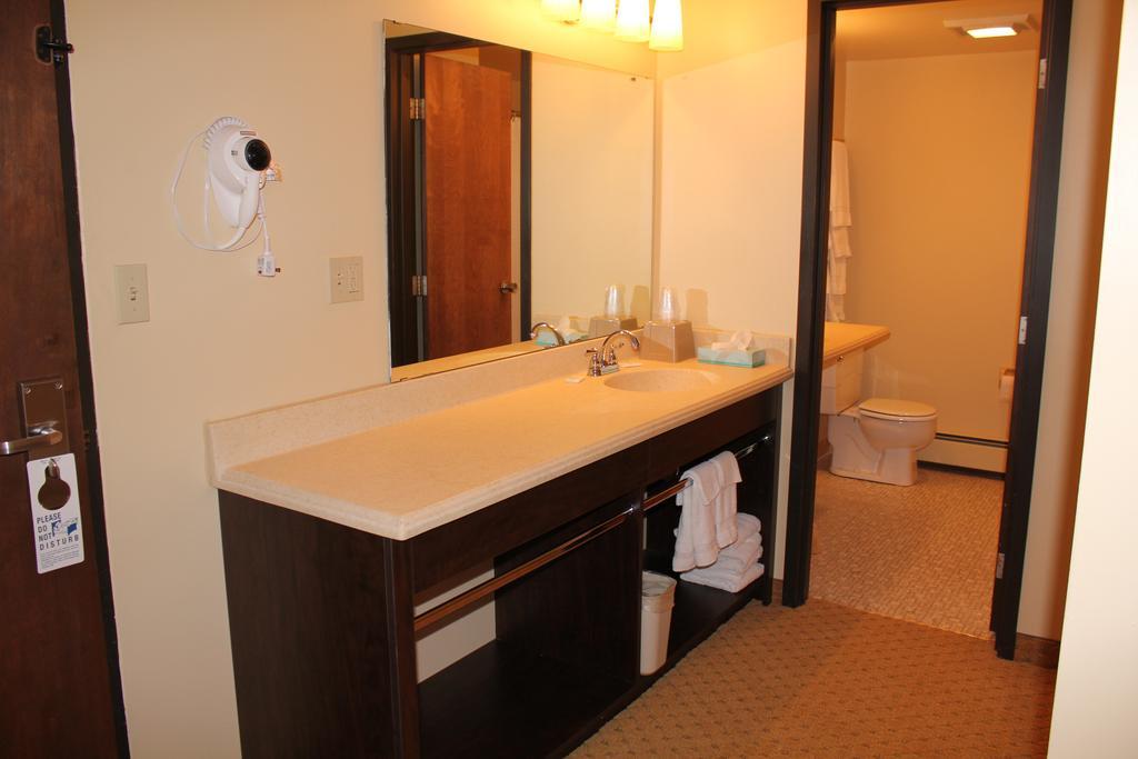 Brentwood On 2Nd Hotel Rochester Room photo